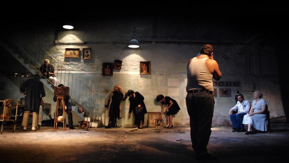 Sebastián Mogordoy en La Máquina Idiota, dirigida por Ricardo Bartís, Sportivo Teatral